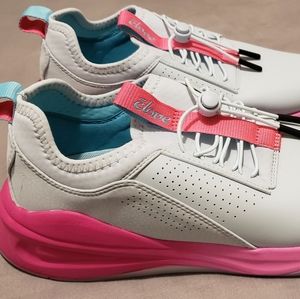 Clove Nursing Sneaker